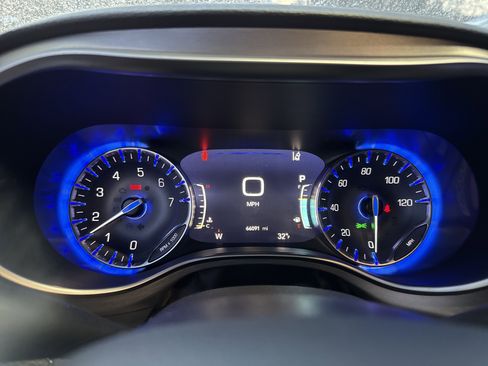 Used 2021 Chrysler Pacifica Limited w/ S Appearance Package image 17