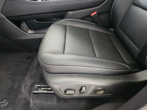 Used 2026 Chevrolet Traverse LT FWD image 25