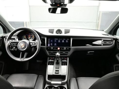 Certified 2025 Porsche Macan AWD/4WD image 20