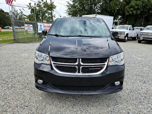 Used 2019 Dodge Grand Caravan SXT image 8