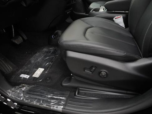 New 2027 Chrysler Pacifica Select AWD/4WD image 29