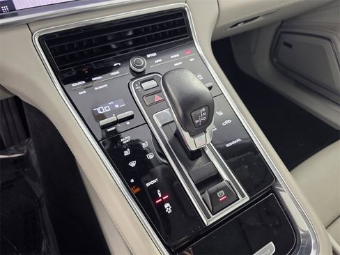 Used 2019 Porsche Panamera 4 image 24