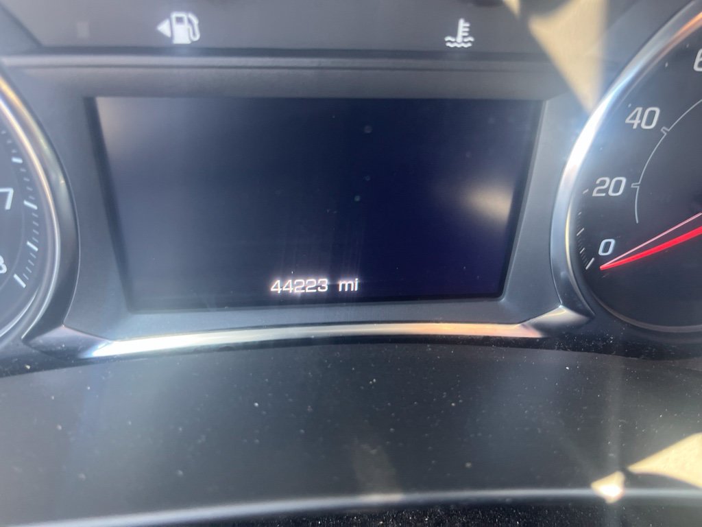 Used 2023 GMC Terrain SLE w/ Driver Convenience Package FWD image 4