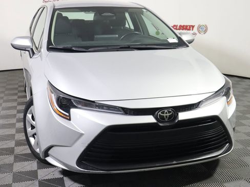 Used 2024 Toyota Corolla LE image 5
