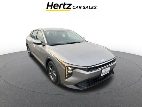 Used 2025 Kia K4 LXS image 1