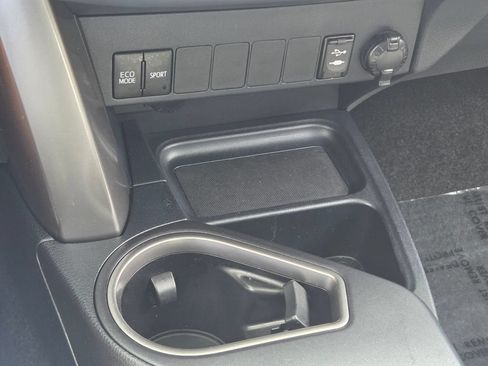 Used 2018 Toyota RAV4 XLE FWD image 28