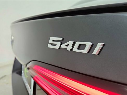 Used 2025 BMW 540i xDrive w/ Executive Package image 18