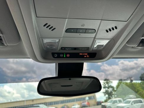 Used 2024 GMC Terrain SLT FWD image 35