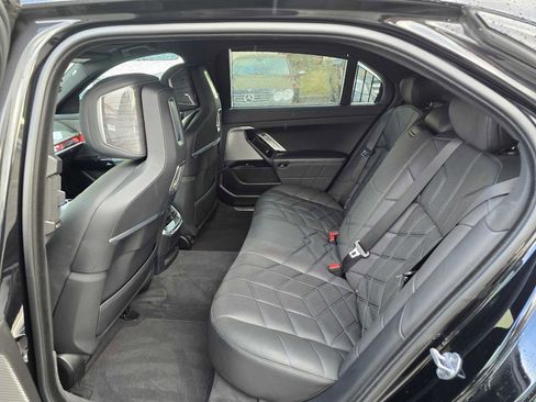 Used 2024 BMW 740i image 18