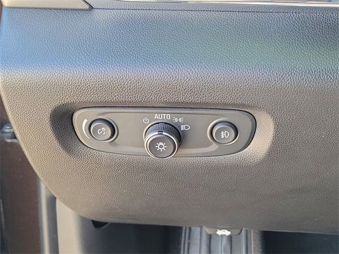 Used 2018 Chevrolet Traverse LT image 18