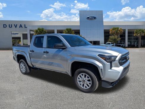 Used 2025 Toyota Tacoma SR image 2