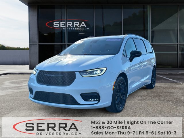 Used 2025 Chrysler Pacifica Limited FWD image 1
