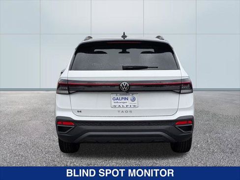 New 2026 Volkswagen Taos SE FWD image 4