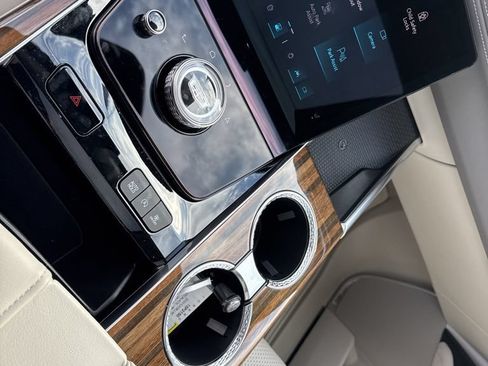 Used 2025 Cadillac Escalade Sport Platinum AWD/4WD image 33