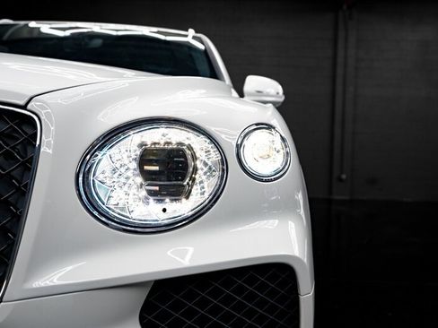 Used 2024 Bentley Bentayga AWD/4WD image 14