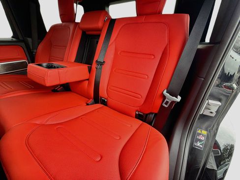 Used 2025 Mercedes-Benz G 550 image 20