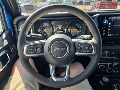 Used 2024 Jeep Wrangler Unlimited Sahara w/ Safety Group AWD/4WD image 20