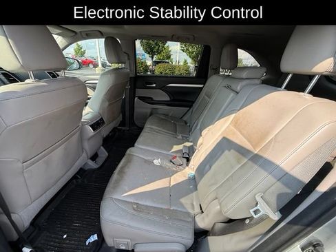 Used 2017 Toyota Highlander XLE AWD/4WD image 11