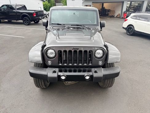 Used 2018 Jeep Wrangler Unlimited Sahara w/ Max Tow Package AWD/4WD image 9