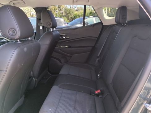 Certified 2025 Chevrolet Trax LT FWD image 14