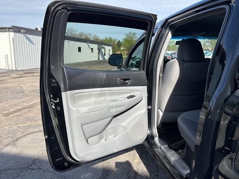 Used 2014 Toyota Tacoma PreRunner w/ TRD Sport Package RWD image 19