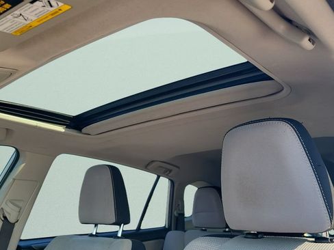Used 2018 Toyota RAV4 XLE AWD/4WD image 17