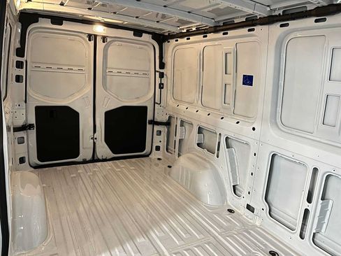 Used 2025 Mercedes-Benz Sprinter 2500 image 14