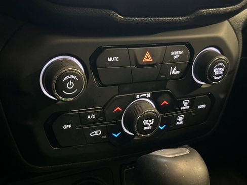 Used 2021 Jeep Renegade Trailhawk w/ Sun & Sound Group image 20