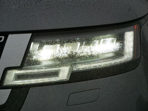 Used 2023 Land Rover Range Rover Autobiography image 9