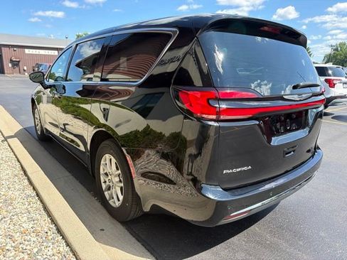 Used 2024 Chrysler Pacifica Touring-L FWD image 12