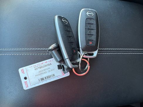 Used 2023 Nissan Pathfinder SL image 34