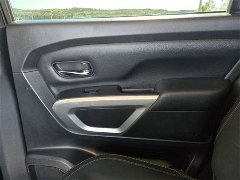 Used 2017 Nissan Titan SV image 12
