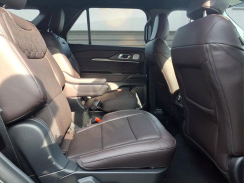 New 2026 Ford Explorer Platinum AWD/4WD image 6