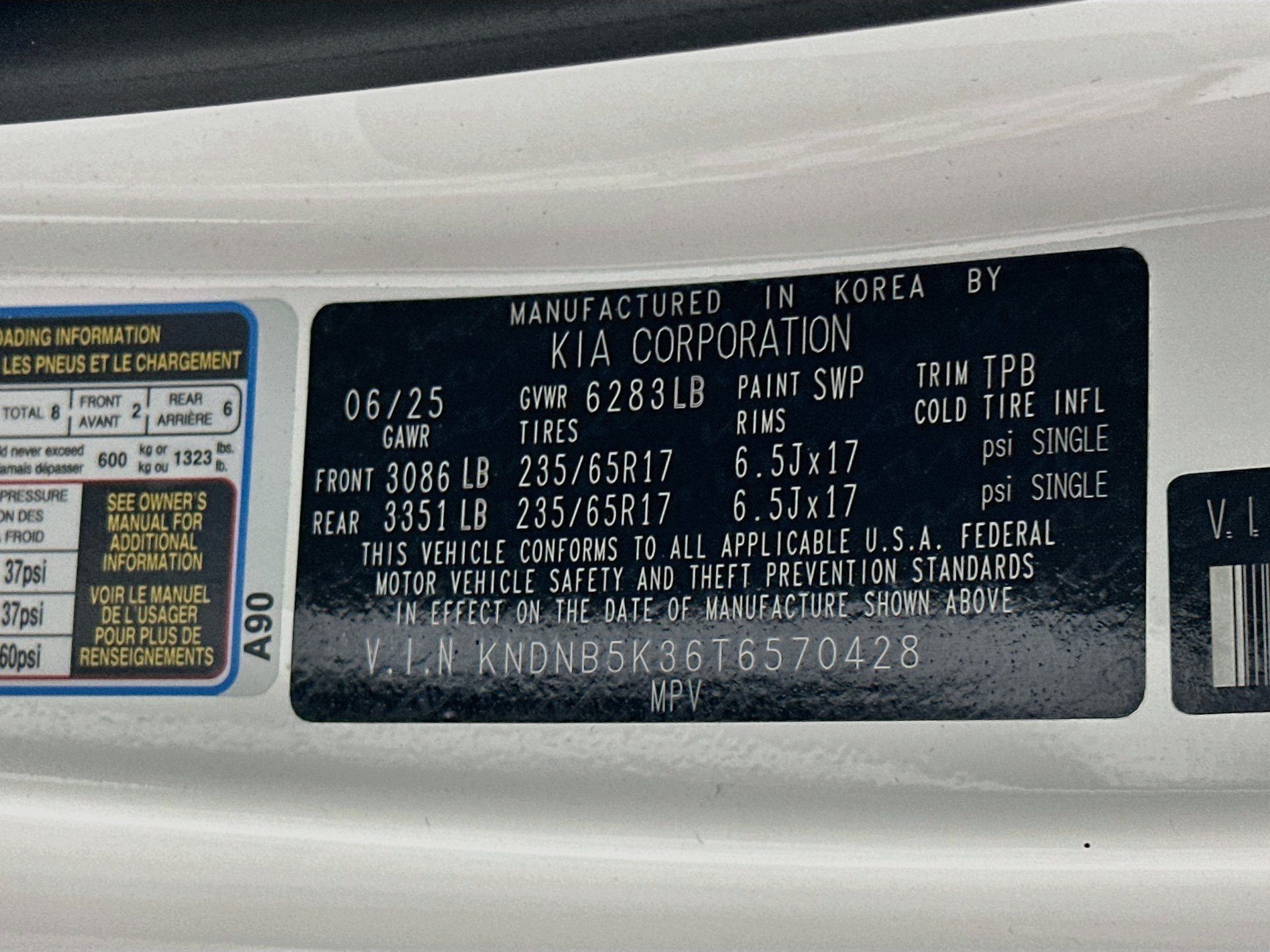 Used 2026 Kia Carnival FWD image 12