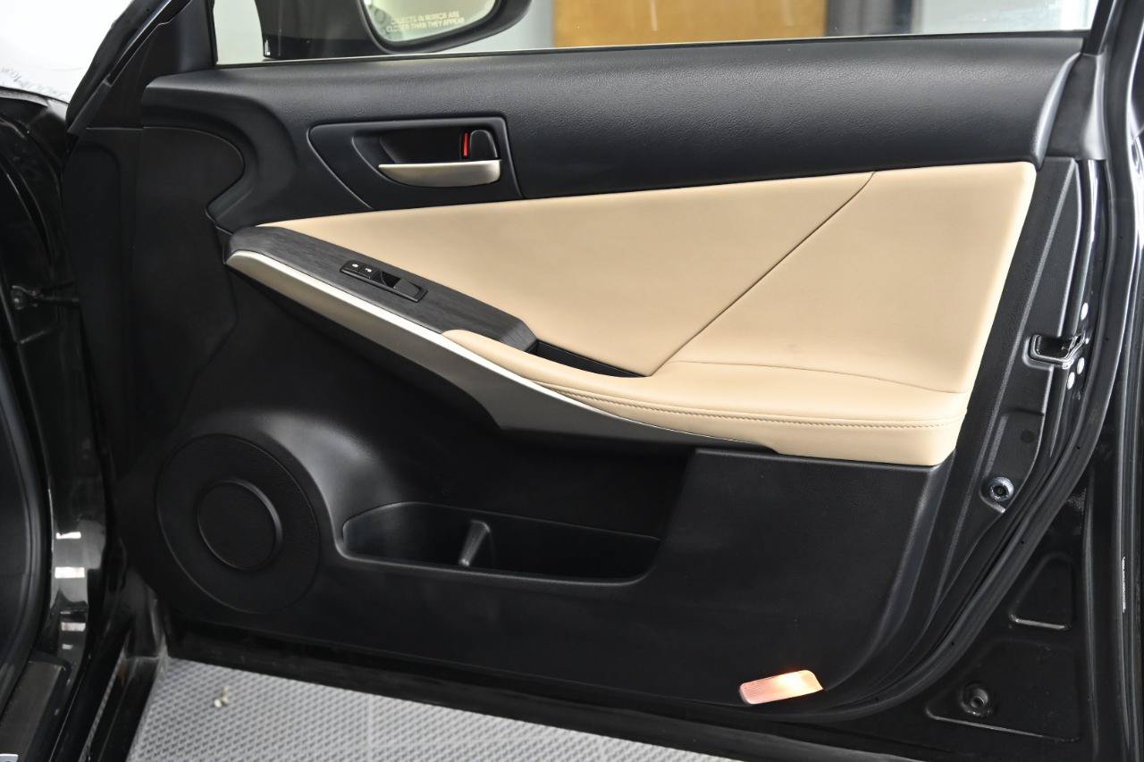 Used 2020 Lexus IS 350 F Sport w/ F Sport Package RWD image 18
