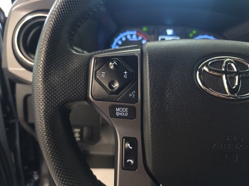 Used 2023 Toyota Tacoma TRD Off-Road AWD/4WD image 15