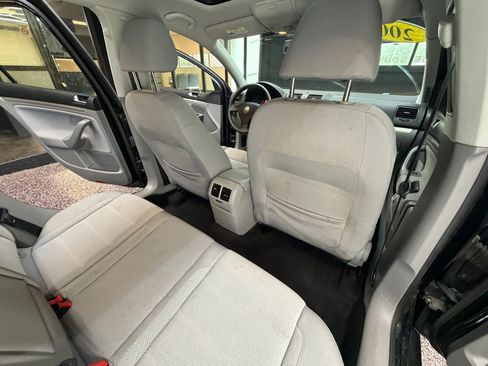 Used 2009 Volkswagen Rabbit S FWD image 35