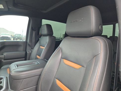 Used 2021 GMC Sierra 1500 AT4 w/ AT4 Value Package AWD/4WD image 9