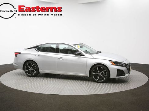 Used 2023 Nissan Altima 2.5 SR FWD image 42