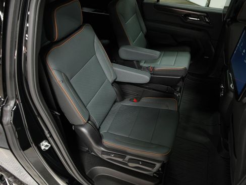New 2026 GMC Yukon XL AT4 w/ AT4 Premium Plus Package AWD/4WD image 18