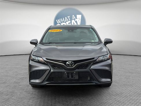 Used 2022 Toyota Camry SE image 3