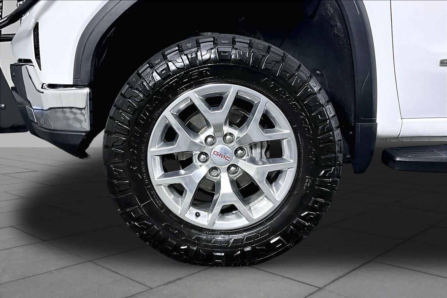 Used 2022 GMC Sierra 1500 SLT w/ SLT Convenience Package AWD/4WD image 6