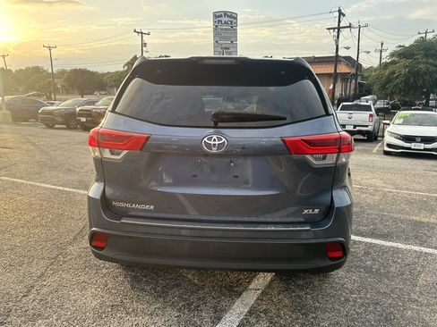 Used 2018 Toyota Highlander XLE FWD image 4