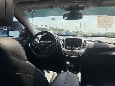 Used 2019 Chevrolet Malibu LT w/ Leather Package FWD image 43