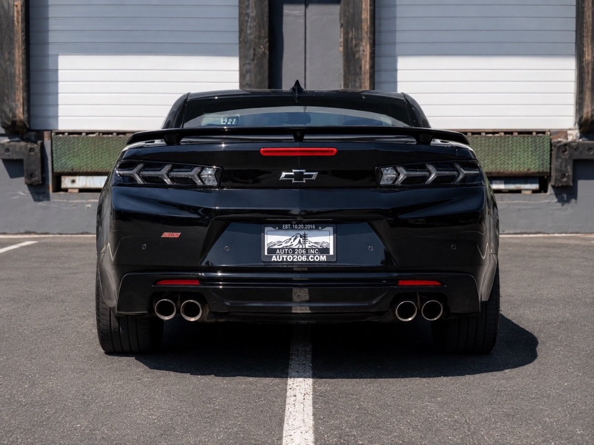 Used 2017 Chevrolet Camaro SS RWD image 4