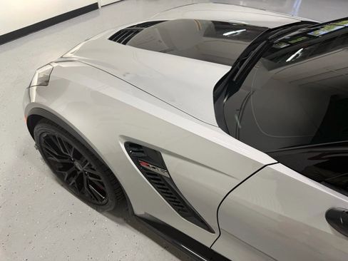 Used 2016 Chevrolet Corvette Z06 w/ 3LZ Preferred Equipment Group image 9