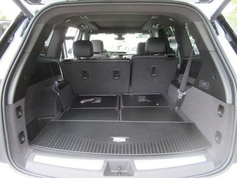 New 2025 Cadillac XT6 Luxury image 31