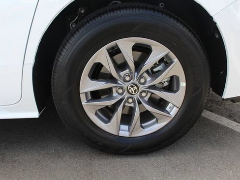 Certified 2026 Toyota Sienna LE FWD image 9