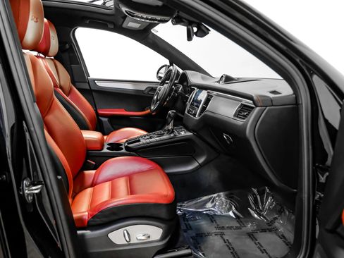 Used 2018 Porsche Macan GTS AWD/4WD image 32