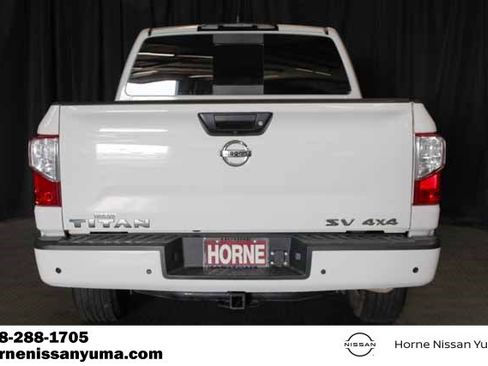 Used 2022 Nissan Titan SV image 14